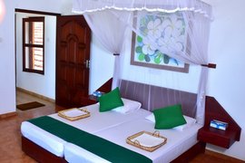 Bequeme Himmelbetten erwarten Sie in den stilvollen Zimmern der Safira Beach Residence Bequeme Himmelbetten erwarten Sie in den stilvollen Zimmern der Safira Beach Residence