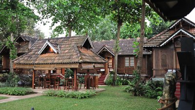 Traditionelle Architektur des Anaamaya Ayurveda Resorts