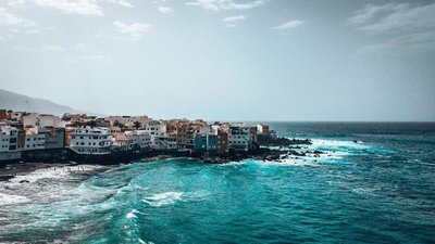 Der raue Atlantik an der Küste