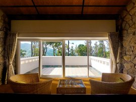 Vom Balkon der Luxury Suite schauen Sie direkt ins Grüne Vom Balkon der Luxury Suite schauen Sie direkt ins Grüne
