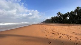 Spaziergänge am weiten Sandstrand