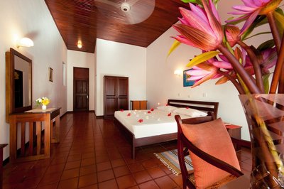 Genießen Sie geschmackvoll eingerichtete Zimmer im Surya Lanka