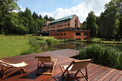 Mit Blick auf den kleinen See entspannen!