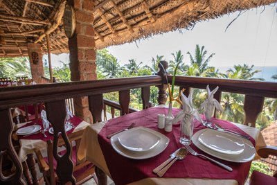 Auf der Terrasse des Restaurants können Sie während Ihrer Mahlzeiten den Blick über das Meer schweifen lassen