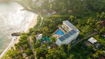 Das Ayurvie Weligama hat als Teil seiner Nachhaltigkeitsaktivitäten eine Solaranlage auf dem Dach installiert Das Ayurvie Weligama hat als Teil seiner Nachhaltigkeitsaktivitäten eine Solaranlage auf dem Dach installiert