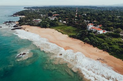 Der weite Strand direkt vor dem Taprana lädt zu langen Spaziergängen ein 