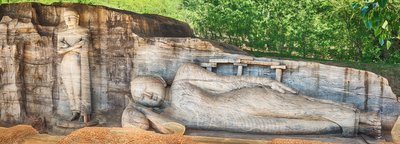 Die Buddha Statue Gal Vihara (auch Gal Viharaya oder Uttararama) wurde im 12. Jahrhundert von Parakramabahu errichtet