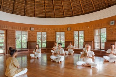 Ruhe und Gelassenheit bei der täglichen Yoga-Praxis