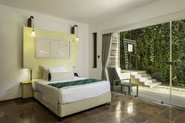 Kommen Sie im großzügigen Bett des Courtyard Zimmers zur Ruhe Kommen Sie im großzügigen Bett des Courtyard Zimmers zur Ruhe