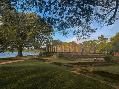 Erkunden den archäologischen Park Polonnaruwa