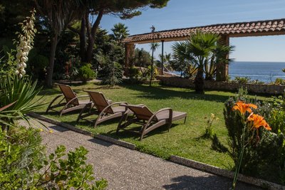 Im tropischen Garten des Port Salvis finden Sie viele Orte zum träumen