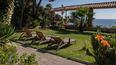 Im tropischen Garten des Port Salvis finden Sie viele Orte zum träumen Im tropischen Garten des Port Salvis finden Sie viele Orte zum träumen