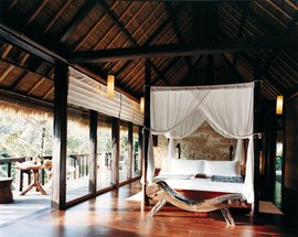 Das gemütliche Bett der Suite lädt zum Träumen ein Das gemütliche Bett der Suite lädt zum Träumen ein