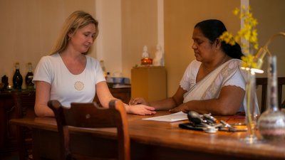 Regelmäßige Konsultationen sind wichtig bei der Ayurveda-Kur
