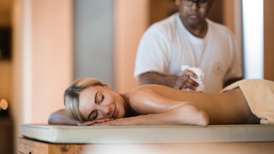 Genießen Sie eine entspannende Ayurveda-Massage im Hotel Engel