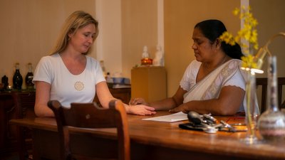 Regelmäßige Konsultationen sind wichtig bei der Ayurveda-Kur
