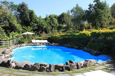 Erfrischen Sie sich in reinem Quellwasser im Pool