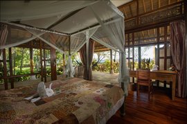 Aufwachen mit Blick in den Garten des Prana Veda im Orchid Zimmer Aufwachen mit Blick in den Garten des Prana Veda im Orchid Zimmer
