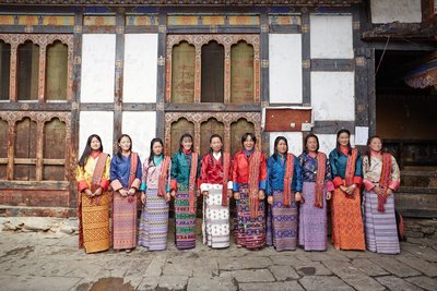 Bunte Trachten, kunstvolle Bauernhäuser - Bhutans Kultur ist vielfältig