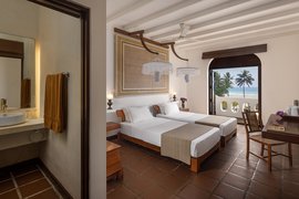 Geräumige Doppelzimmer mit Bad und Sitzgelegenheit Geräumige Doppelzimmer mit Bad und Sitzgelegenheit