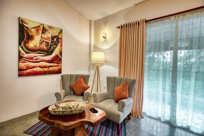 Gemütliche Sitzecke im Zimmer