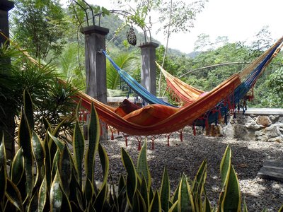 Machen Sie es sich in der Singharaja Garden ECO-Lodge gemütlich