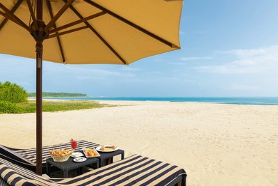 Das Hotel liegt an der maledivisch anmutenden Ostküste Sri Lankas