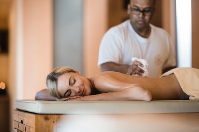 Genießen Sie eine entspannende Ayurveda-Massage im Hotel Engel