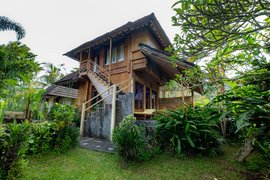 Die gemütliche Villa Manuk mitten im Grünen