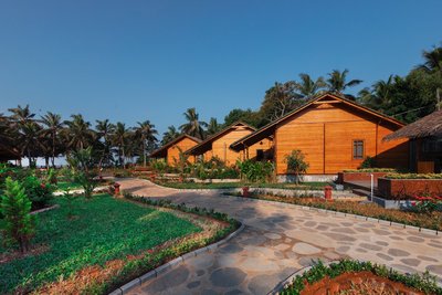 Die Wooden Premium Villen befinden sich inmitten von Palmen