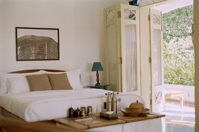 Die hellen Zimmer des Ayurveda Resorts