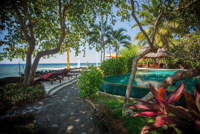 Nur wenige Schritte ist der Pool vom Meer entfernt 