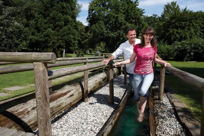 Wassertreten für die Gesundheit im Kurpark Bad Orb